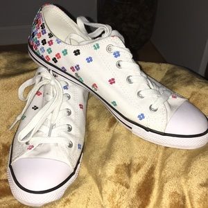 Women’s Converse low top size 9
